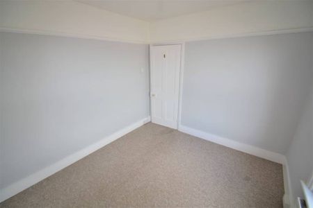 Brightland Road, Old Town, Eastbourne, BN20 8BE - Photo 2