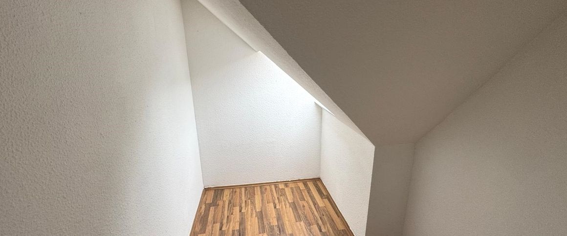 Moderne 2-Zimmer-Wohnung mit offener Küche und sonniger Dachterrasse - Photo 1