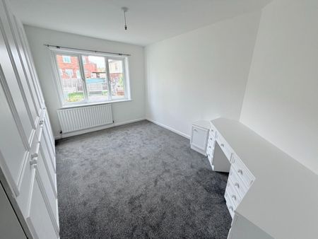 3 bedroom House To Let - Photo 4