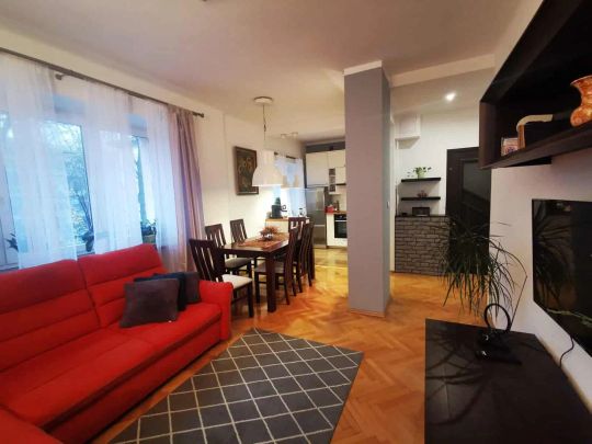 Przestronne mieszkanie z osobną sypialnią przy ul. Daszyńskiego - Фото 1