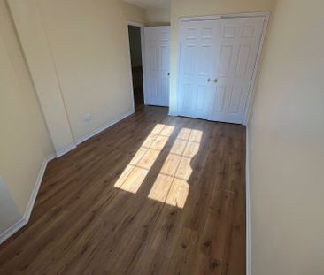 For Lease - 27 Frost King Lane, Toronto, Ontario - Photo 2