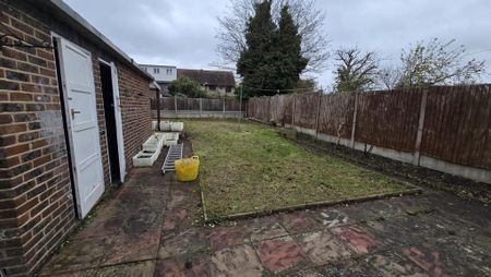 3 bedroom end of terrace house to rent - Photo 5