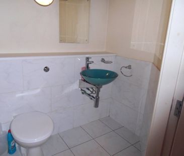 Sprinkwell, 1 Bradford Road, Dewsbury, West Yorkshire, WF13 - Photo 3