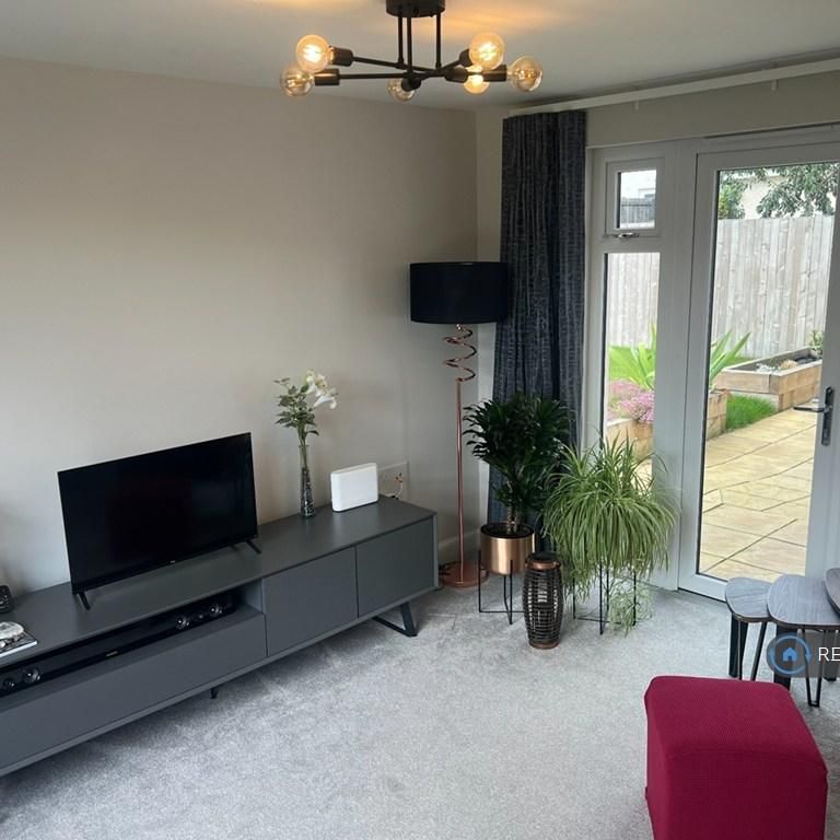 5 bedroom detached house to rent - Photo 1
