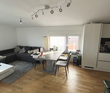 Moderne DG-Wohnung mit Dachterrasse, Balkon, TG-Platz & Weitblick i... - Photo 2