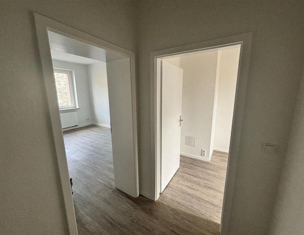 Komplett neu sanierte 2 Zimmerwohnung - mit modernisiertem Bad! 1 Kaltmiete geschenkt! - Foto 1