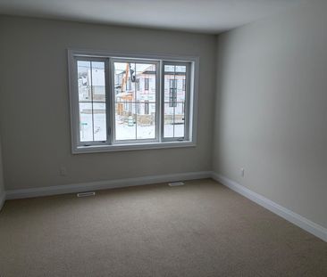 For Lease - 92 PEARSALL Place, Oro-Medonte, Ontario - Photo 2