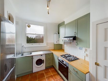 3 bedroom flat to rent - Photo 4
