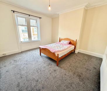 3 bedroom flat to rent - Photo 2