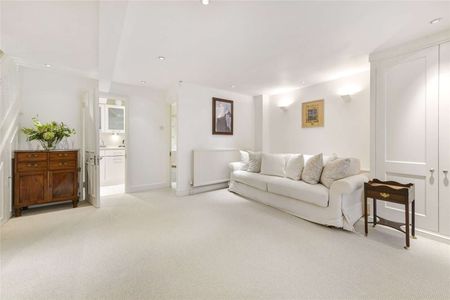 Bright, spacious lower ground floor studio apartment in the Peterborough Estate in the heart of Parsons Green. - Photo 2