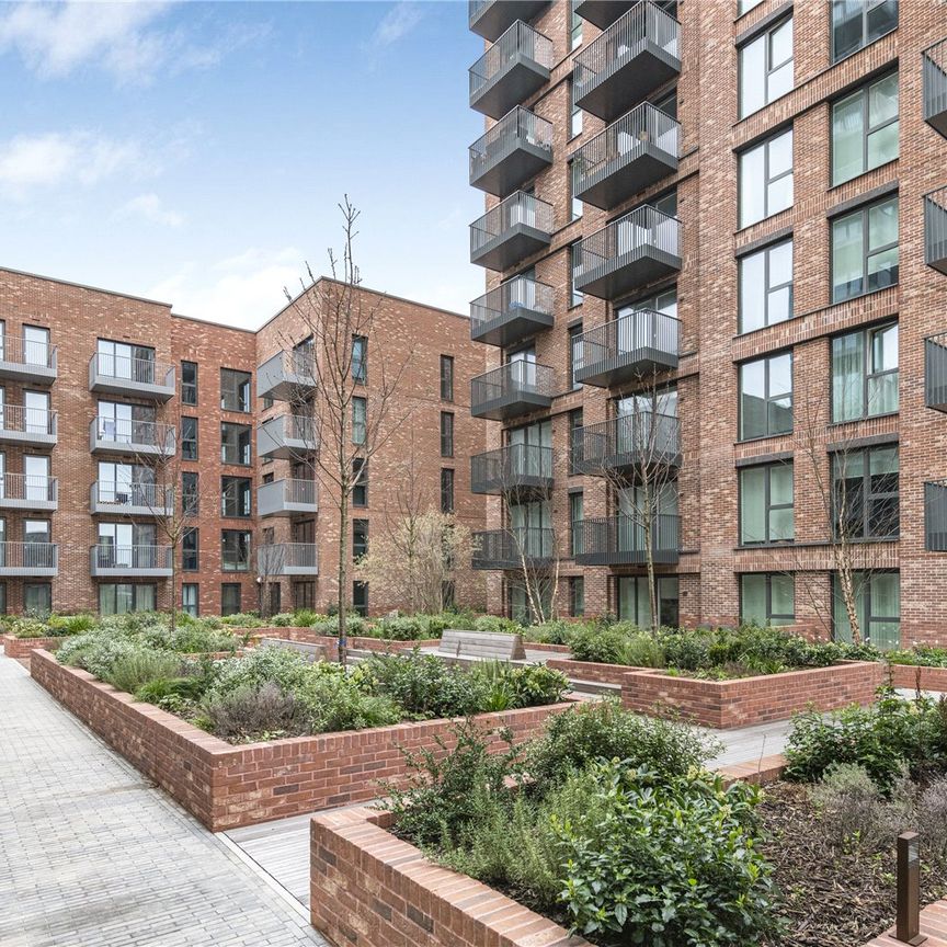 Cedrus Avenue, Southall, UB1 1GA - Photo 2