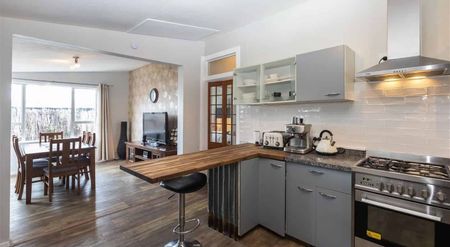 Three bedroom home in Papanui - Photo 3