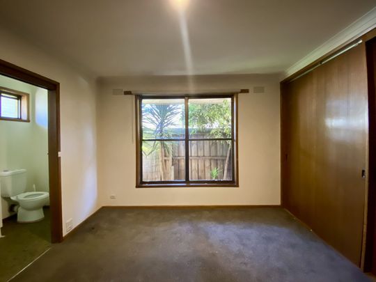 Convenient three Bedroom Home with private rear yard - Photo 1