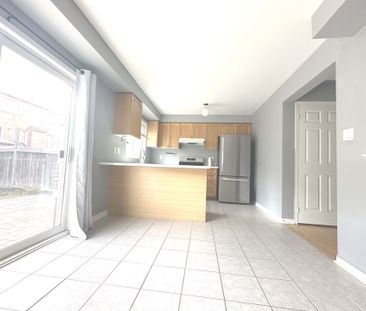 For Lease - 7 Ulson Drive, Richmond Hill, Ontario - Photo 1