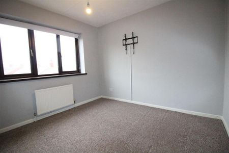 3 bedroom detached house to rent - Photo 3