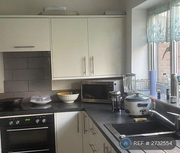 3 bedroom semi-detached house to rent - Photo 4