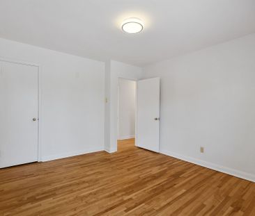 For Lease - 10 Delong Drive, Beacon Hill North - South and Area, Ontario - Photo 2