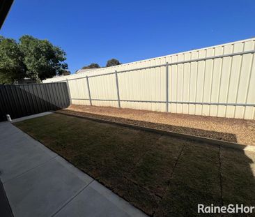 Four bedroom home in Para Hills! - Photo 6