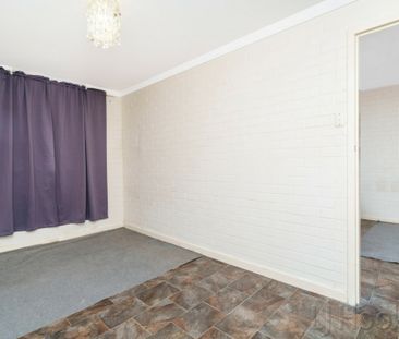 Cozy Apartment with a Private Courtyard - Photo 2