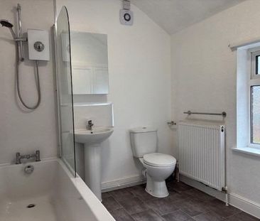 2 bedroom semi-detached house to rent - Photo 3