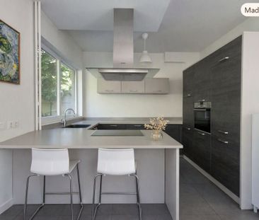Huis te huur in Ukkel voor € 2.700 met 4 slaapkamers - Photo 3