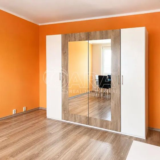Pronájem světlého bytu 1+kk, 30 m and sup2;, Praha 4 Chodov, ul. Hekrova - Fotografie 1