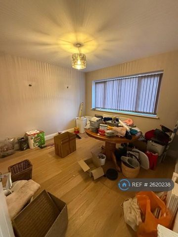 4 bedroom detached house to rent - Photo 2