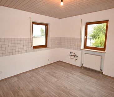 Gemütliches Wohnen im Grünen! Ruhig gelegene 2-Zi.-Wohnung in Siegenhofen, zw. Deining und Neumarkt - Photo 1