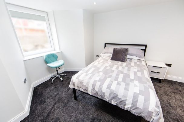 Cliff Mount, Hyde Park, Leeds - Photo 1