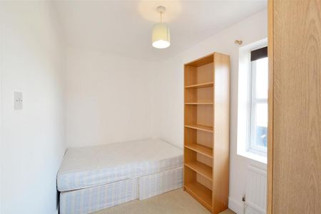 4 bedroom terraced house to rent - Photo 5