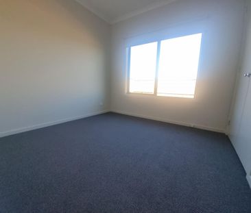 **Modern Comfort in Truganina: Stylish 4-Bedroom Family Home** - Photo 5