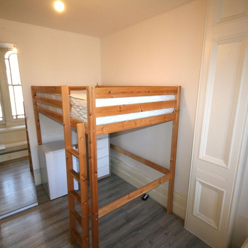 Bedsit, Clanricarde Gardens, W2 - Photo 1