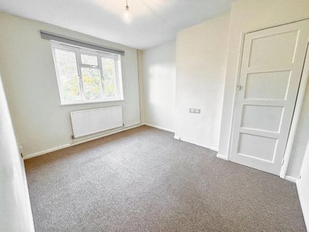 3 bedroom maisonette to rent - Photo 2