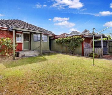 Spacious Home with Gardening Included - Photo 4
