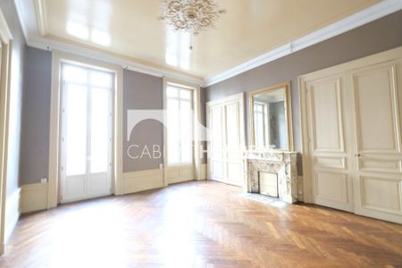 Location Appartement 3 pièces 129m² ST ETIENNE 42000 - Photo 2