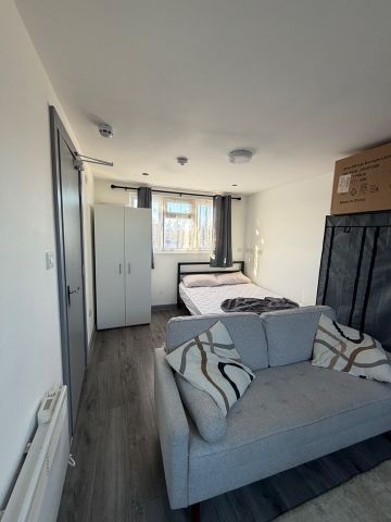 Room in a Shared House, Erskine Road, E17 - Photo 2