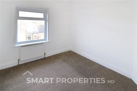 Lynndale Avenue, Huddersfield - Photo 5