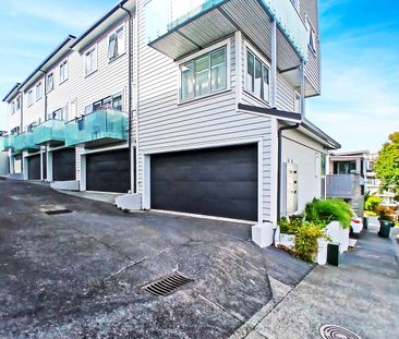 Modern peaceful & Central living. - Photo 3