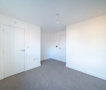 Bunting Crescent, NG13 - Photo 2