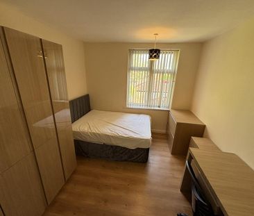 6 bedroom semi-detached house to rent - Photo 3