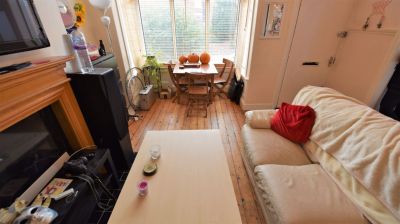 3 bedroom House in Knowle Road, Leeds - Photo 5