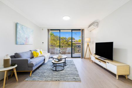 Modern Tri-level Apartment Offering Indoor/Outdoor Living - Photo 2