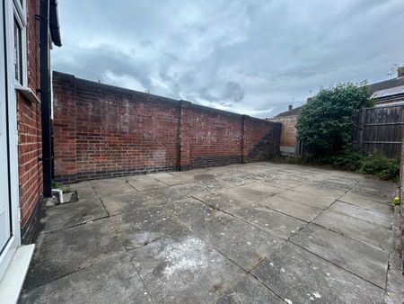 3 Bed Semi-Detached House, Glencoe Avenue, LE4 - Photo 2