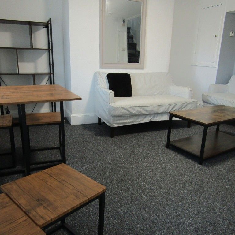 1 bed House Share - To Let - Photo 1