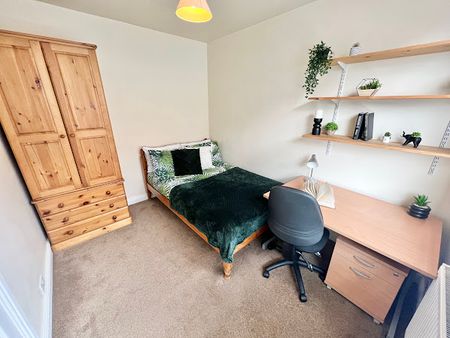 5 Bedrooms, 44 Irving Road – Student Accommodation Coventry - Photo 2