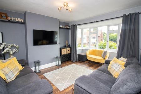 3 Bedroom House - Semi-Detached - Photo 2