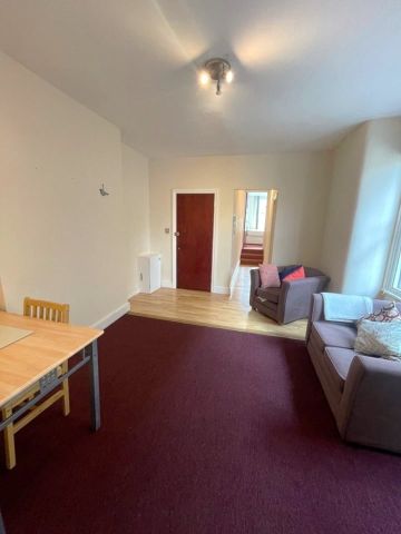 2 Bed Flat, Coverton Road, SW17 - Photo 3