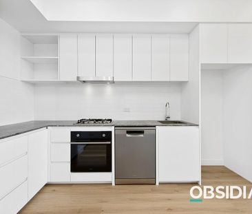 Near Brand New Top Floor Executive Home with Stunning Views - Photo 4