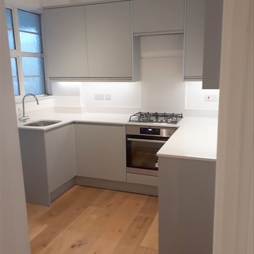 Woodside, Wimbledon, SW19, London - Photo 1