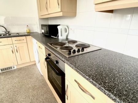 3 bedroom apartment to rent - Photo 5